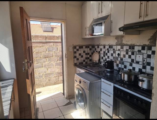 3 BEDROOM HOUSE FOR SALE IN STRETFORD